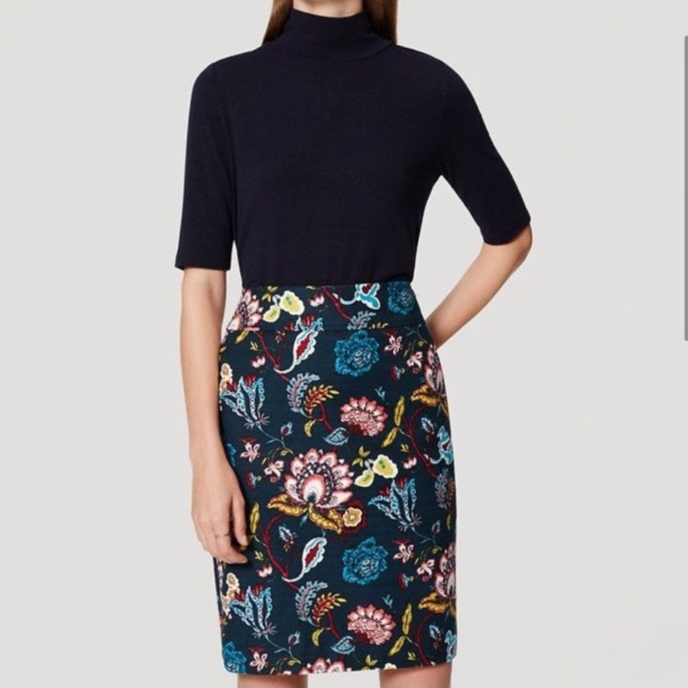 🎉2X HP🎉 LOFT Floral Pencil Skirt